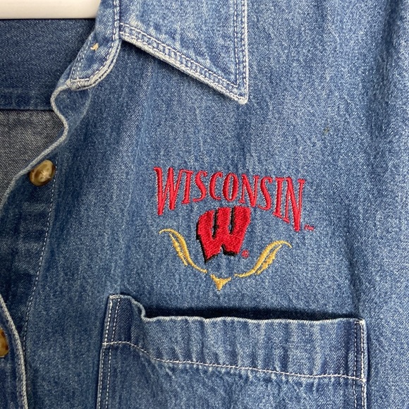 Lee Women's M UW- Wisconsin Embroidered Long Sleeve Denim Button Down Collegiate - Picture 4 of 6